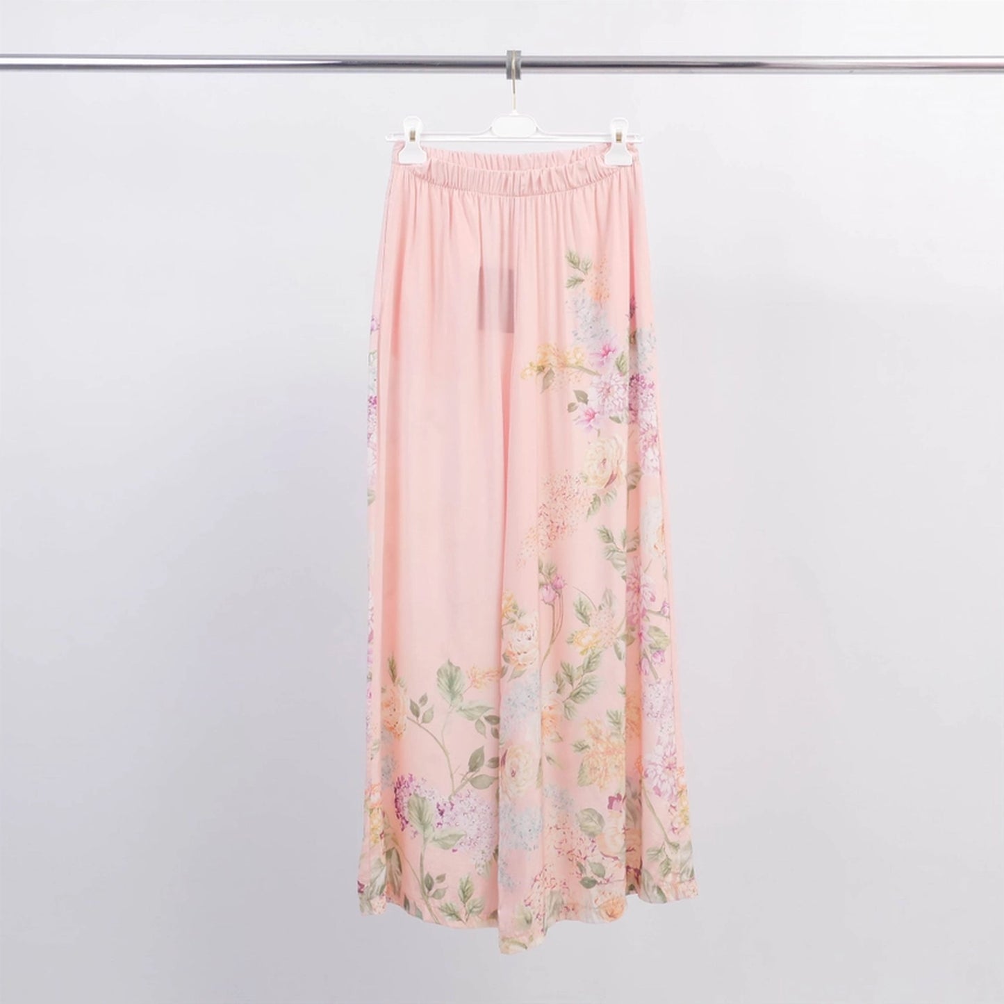 Wide pants with floral patterns