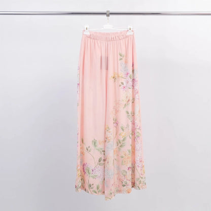 Wide pants with floral patterns