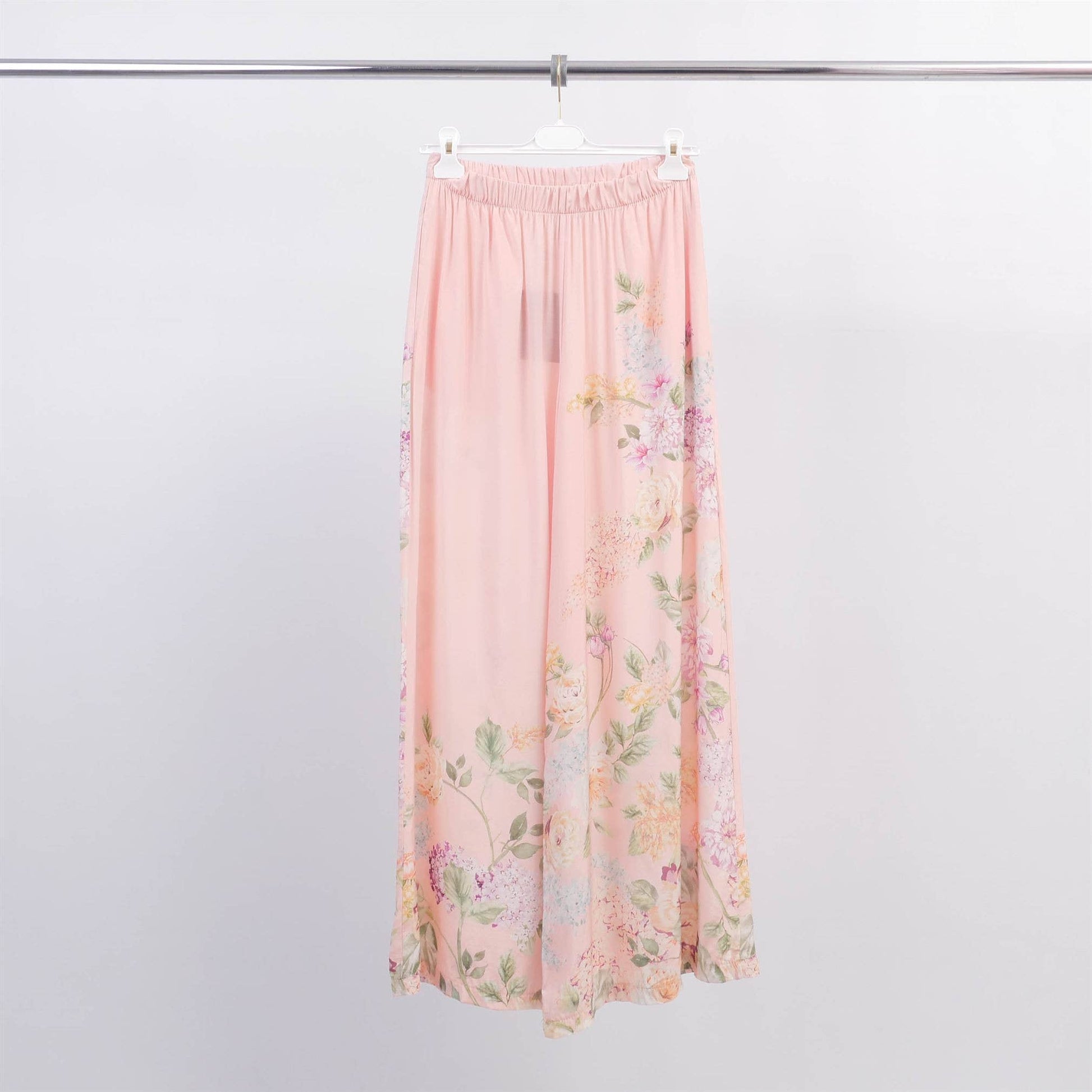 Wide pants with floral patterns