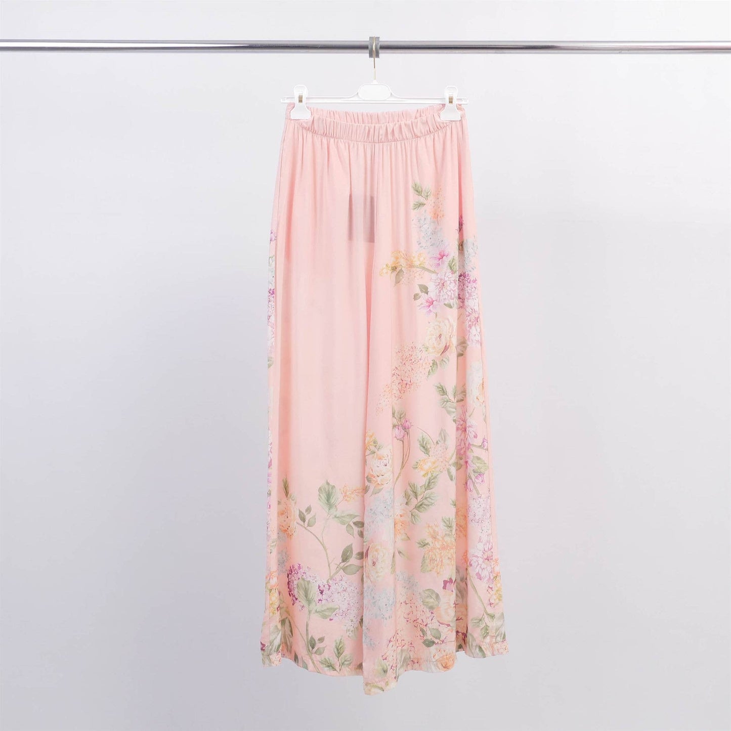 Wide pants with floral patterns