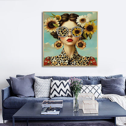 Tiger Lily – Sunflower Chic Framed Canvas | 70 × 70 cm